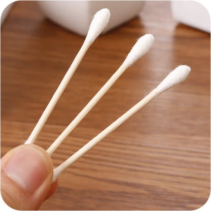 100pcs bag disposable double-tipped cotton swabs for makeup and personal care, produced by Little Cotton OEM factory.