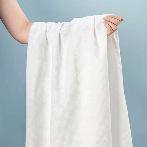 Luxury 90GSM Embossed Disposable Bath Towels (70x140cm) – Biodegradable Pearl Texture – Heavy Duty Spa & Hotel Supply (Wholesale)